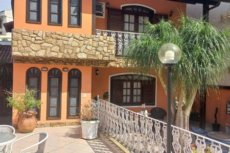 Casa à venda com 287m², 4 quartos e 2 vagas