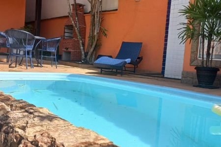 Casa à venda com 287m², 4 quartos e 2 vagas