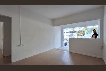 Sala de casa para alugar com 3 quartos, 136m² em Cambuí, Campinas