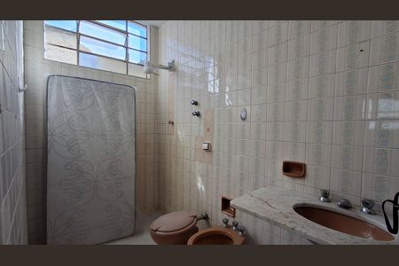 Casa para alugar com 136m², 3 quartos e 2 vagasBanheiro da Suíte