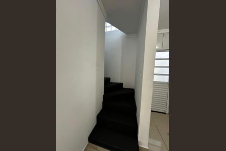 Apartamento para alugar com 65m², 3 quartos e 1 vagaEscada