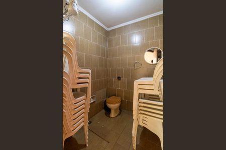 Casa para alugar com 300m², 4 quartos e 7 vagasBanheiro de serviço