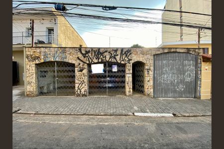Casa para alugar com 300m², 4 quartos e 7 vagasFachada