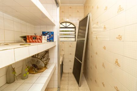 Casa para alugar com 300m², 4 quartos e 7 vagasCozinha - Despensa