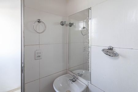 Banheiro da suíte de kitnet/studio para alugar com 1 quarto, 30m² em Parque Xangri-lá, Contagem