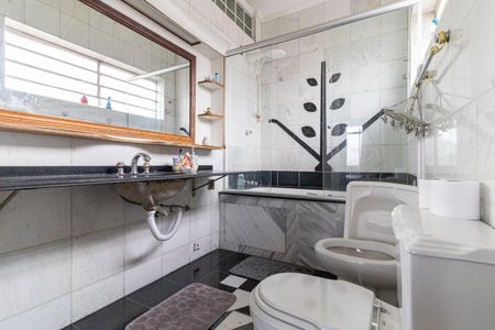 Casa à venda com 1360m², 4 quartos e 7 vagasBanheiro da Suíte 1