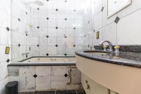 Casa à venda com 1360m², 4 quartos e 7 vagasBanheiro da Suíte 4