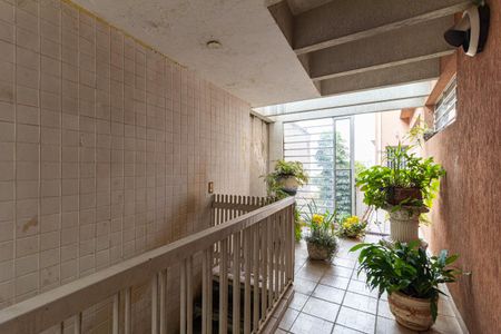 Casa à venda com 1360m², 4 quartos e 7 vagasEntrada de Serviço