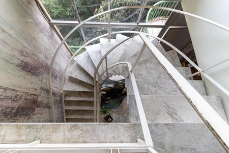 Casa à venda com 1360m², 4 quartos e 7 vagasEscada