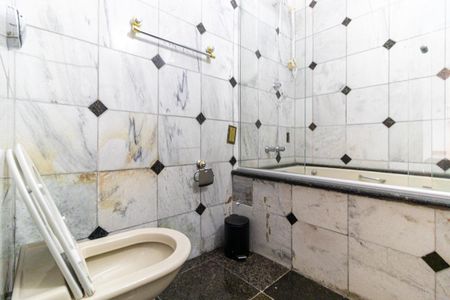 Casa à venda com 1360m², 4 quartos e 7 vagasBanheiro da Suíte 4