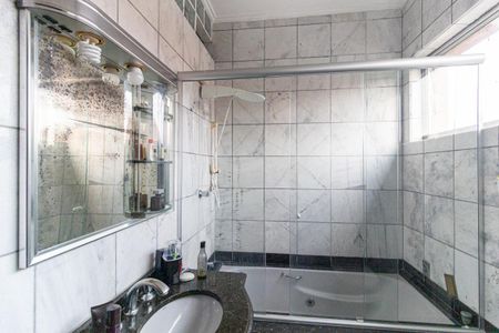 Casa à venda com 1360m², 4 quartos e 7 vagasBanheiro da Suíte 2