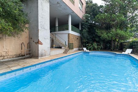 Casa à venda com 1360m², 4 quartos e 7 vagasPiscina