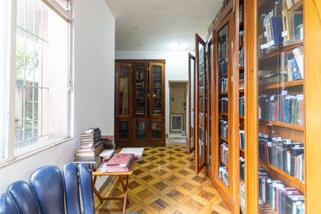 Casa à venda com 1360m², 4 quartos e 7 vagasBiblioteca