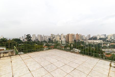 Casa à venda com 1360m², 4 quartos e 7 vagasMirante