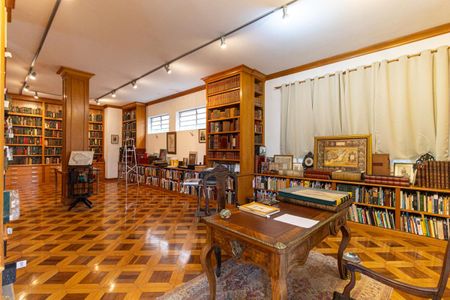 Casa à venda com 1360m², 4 quartos e 7 vagasBiblioteca