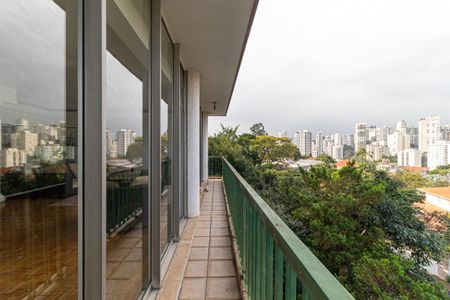 Sacada de casa à venda com 4 quartos, 1360m² em Pacaembu, São Paulo