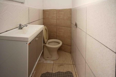 Banheiro de casa à venda com 1 quarto, 70m² em Fazenda da Juta, São Paulo