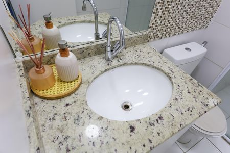 Apartamento à venda com 56m², 2 quartos e 1 vaga Apartamento à venda com 56m², 2 quartos e 1 vagaBanheiro