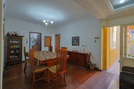 Casa à venda com 4 quartos, 240m² em Caiçara-adelaide, Belo Horizonte