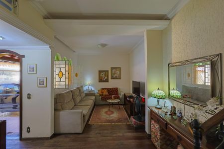 Casa à venda com 4 quartos, 240m² em Caiçara-adelaide, Belo Horizonte