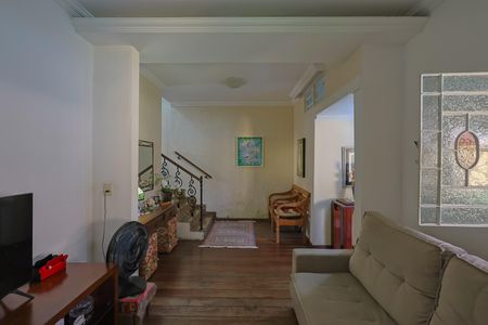 Casa à venda com 4 quartos, 240m² em Caiçara-adelaide, Belo Horizonte