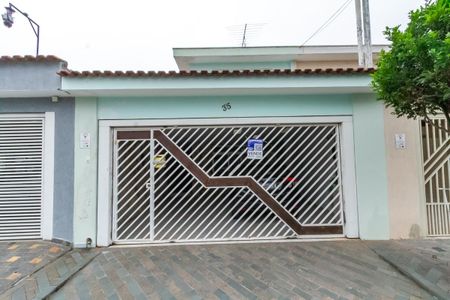 Casa à venda com 134m², 3 quartos e 2 vagas Casa à venda com 134m², 3 quartos e 2 vagasFachada