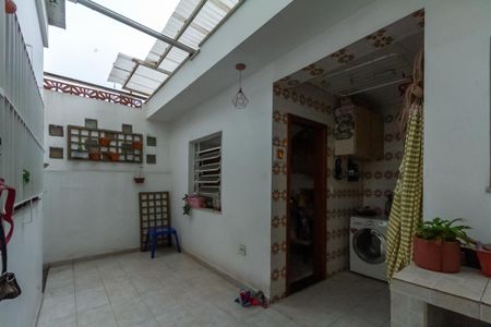 Casa à venda com 134m², 3 quartos e 2 vagas Casa à venda com 134m², 3 quartos e 2 vagasQuintal