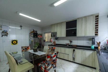 Casa à venda com 134m², 3 quartos e 2 vagas Casa à venda com 134m², 3 quartos e 2 vagasCozinha