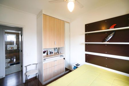 Apartamento à venda com 136m², 4 quartos e 3 vagasQuarto 02