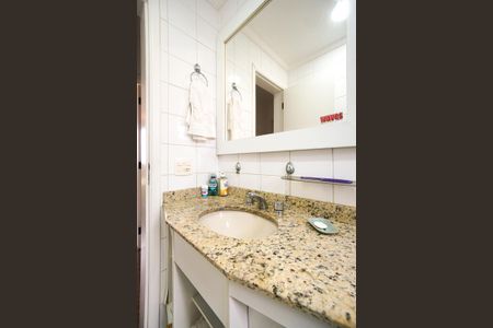 Apartamento à venda com 136m², 4 quartos e 3 vagasBanheiro social