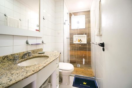 Apartamento à venda com 136m², 4 quartos e 3 vagasBanheiro social