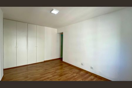 Apartamento para alugar com 132m², 3 quartos e 1 vagaSuite