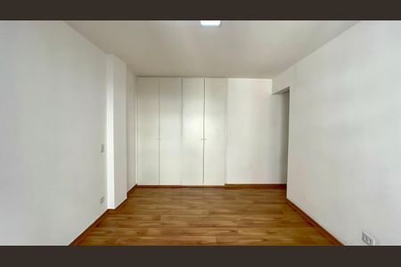 Apartamento para alugar com 132m², 3 quartos e 1 vagaSuite