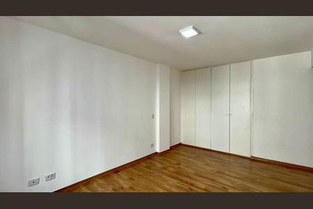 Apartamento para alugar com 132m², 3 quartos e 1 vagaSuite
