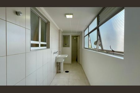Apartamento para alugar com 132m², 3 quartos e 1 vagaÁrea de Serviço