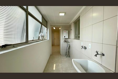Apartamento para alugar com 132m², 3 quartos e 1 vagaÁrea de Serviço