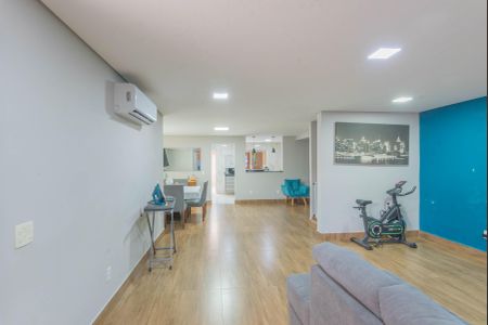 Casa à venda com 600m², 3 quartos e 8 vagasSala