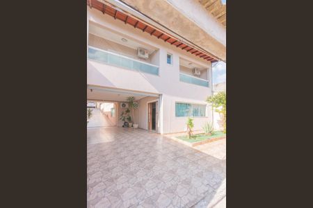 Casa à venda com 600m², 3 quartos e 8 vagasFachada
