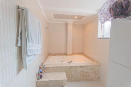 Casa à venda com 600m², 3 quartos e 8 vagasBanheiro da Suíte