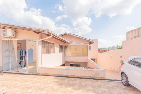 Casa à venda com 600m², 3 quartos e 8 vagasQuintal