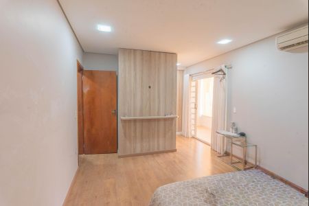 Casa à venda com 600m², 3 quartos e 8 vagasSuíte