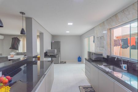 Casa à venda com 600m², 3 quartos e 8 vagasCozinha