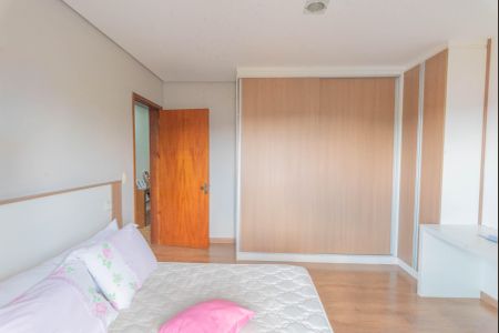 Casa à venda com 600m², 3 quartos e 8 vagasQuarto 2