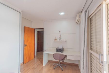 Casa à venda com 600m², 3 quartos e 8 vagasQuarto 1