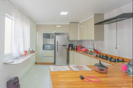 Casa à venda com 600m², 3 quartos e 8 vagasCasa 2- Cozinha