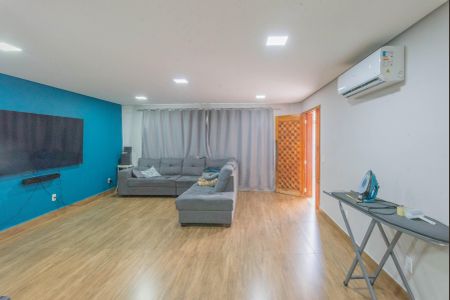 Casa à venda com 600m², 3 quartos e 8 vagasSala