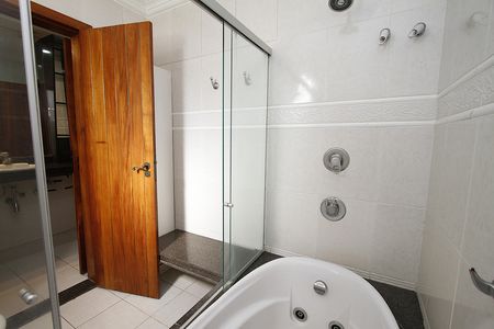 Casa à venda com 294m², 4 quartos e 4 vagasBanheiro do Quarto 1 E 2