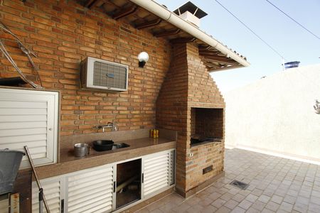 Casa à venda com 294m², 4 quartos e 4 vagasChurrasqueira
