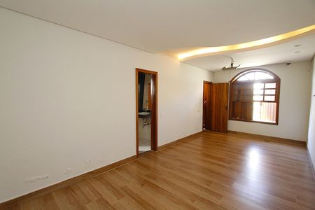 Casa à venda com 294m², 4 quartos e 4 vagasQuarto 1 - Semi Suíte