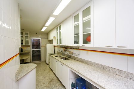 Casa à venda com 294m², 4 quartos e 4 vagasCozinha